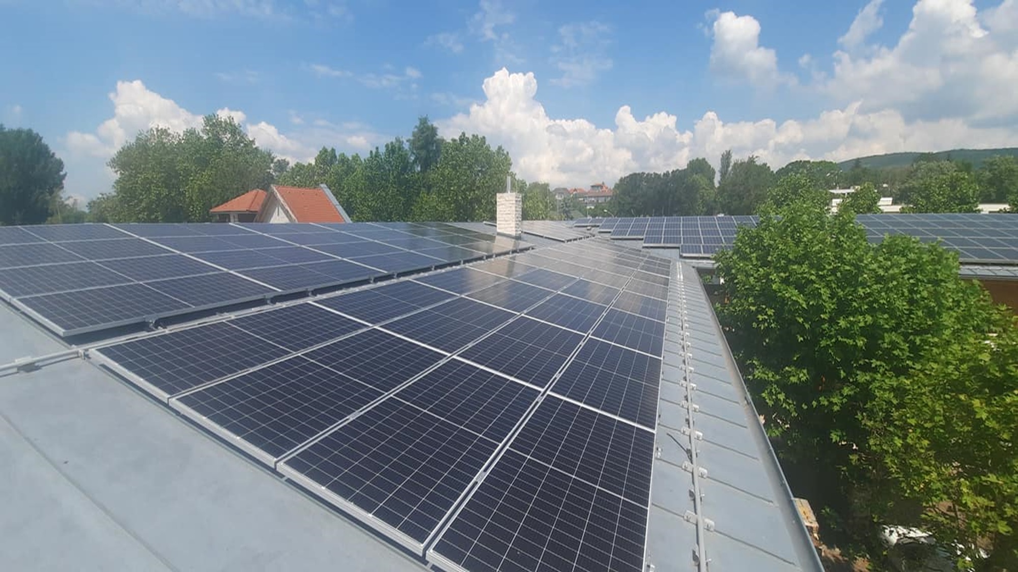 Balatonfüred Yacht Klub telepített napelemekről kép